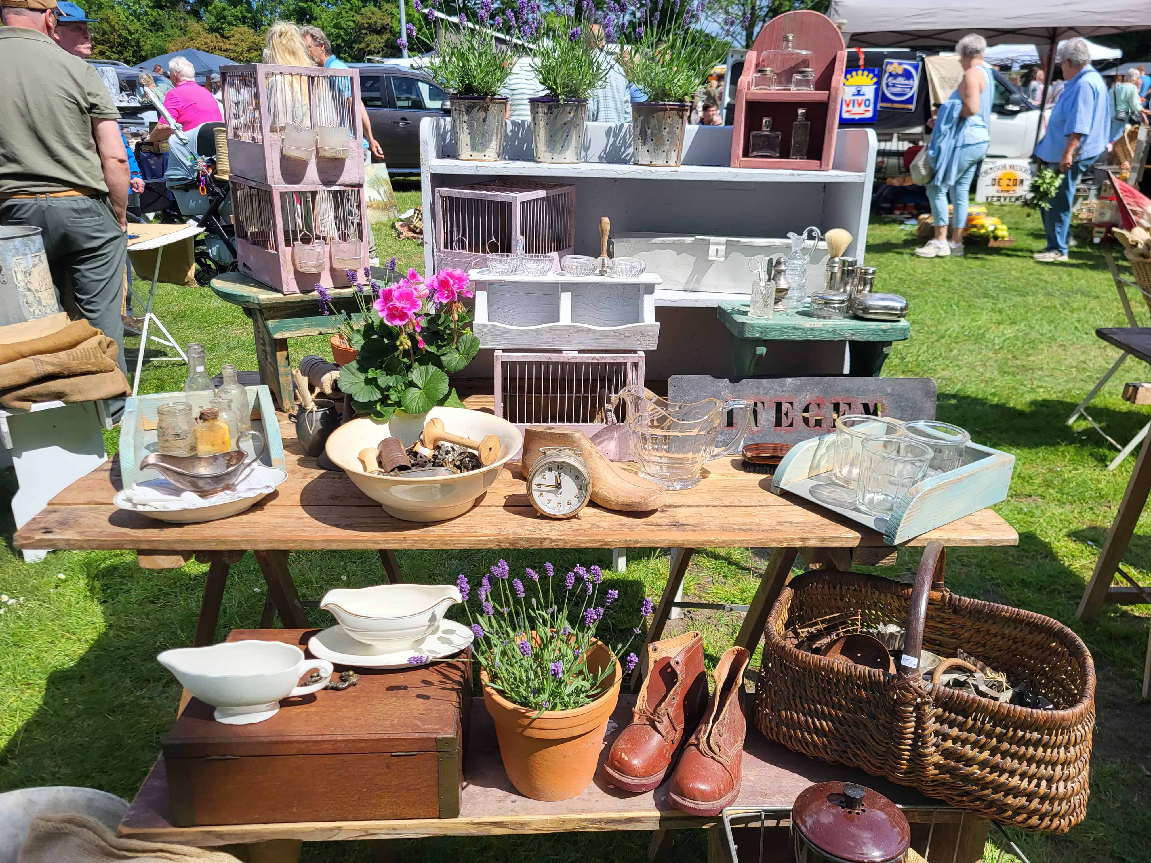 Brocante Markt Klein Frankrijk: antiques and vintage in Mijnsheerenland Brocante Markt Klein Frankrijk returns to Mijnsheerenland on 19 September with 200 stalls, vintage finds, antiques, food trucks and live chansons.